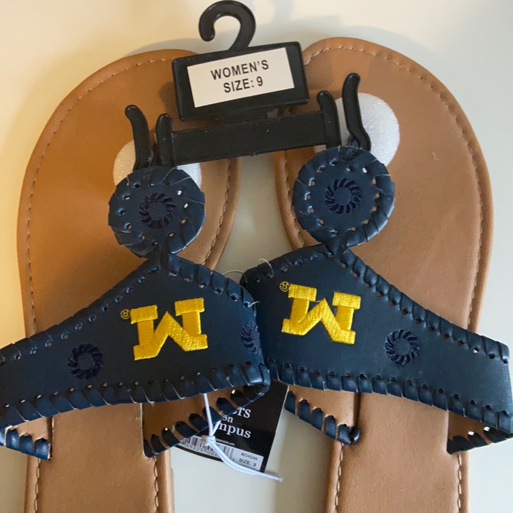 Size 9 Michigan flip flops